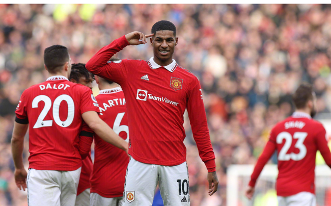 许多球迷和 许多球迷和