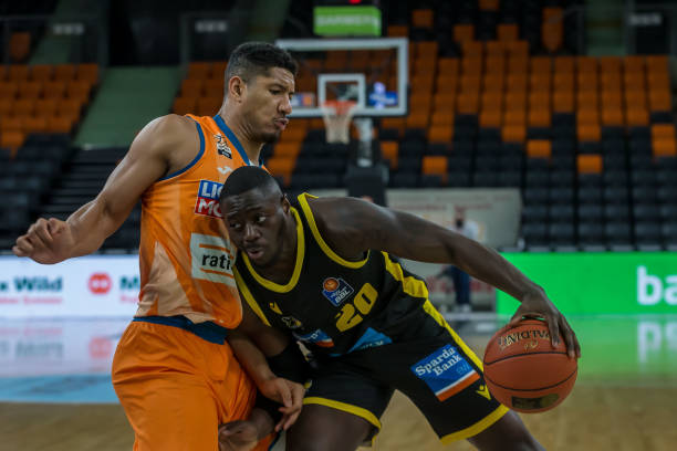 员例如萨拉 员例如萨拉